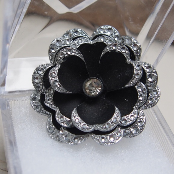 Vintage Jewelry - VTG FLower Rhinestone Brooch! Mix/Match 3/$15!